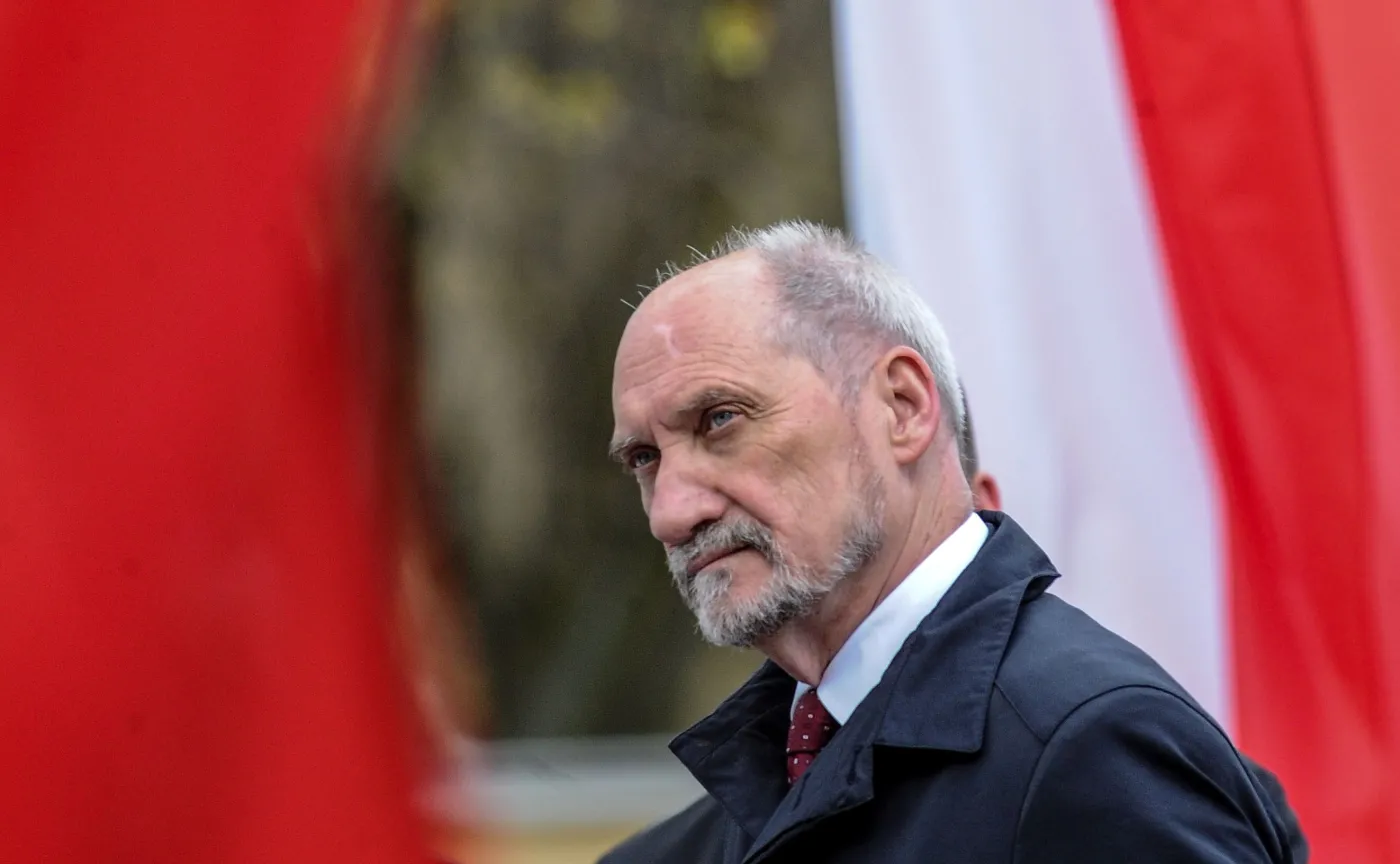 8964139-antoni-macierewicz-obserwowal.jpg