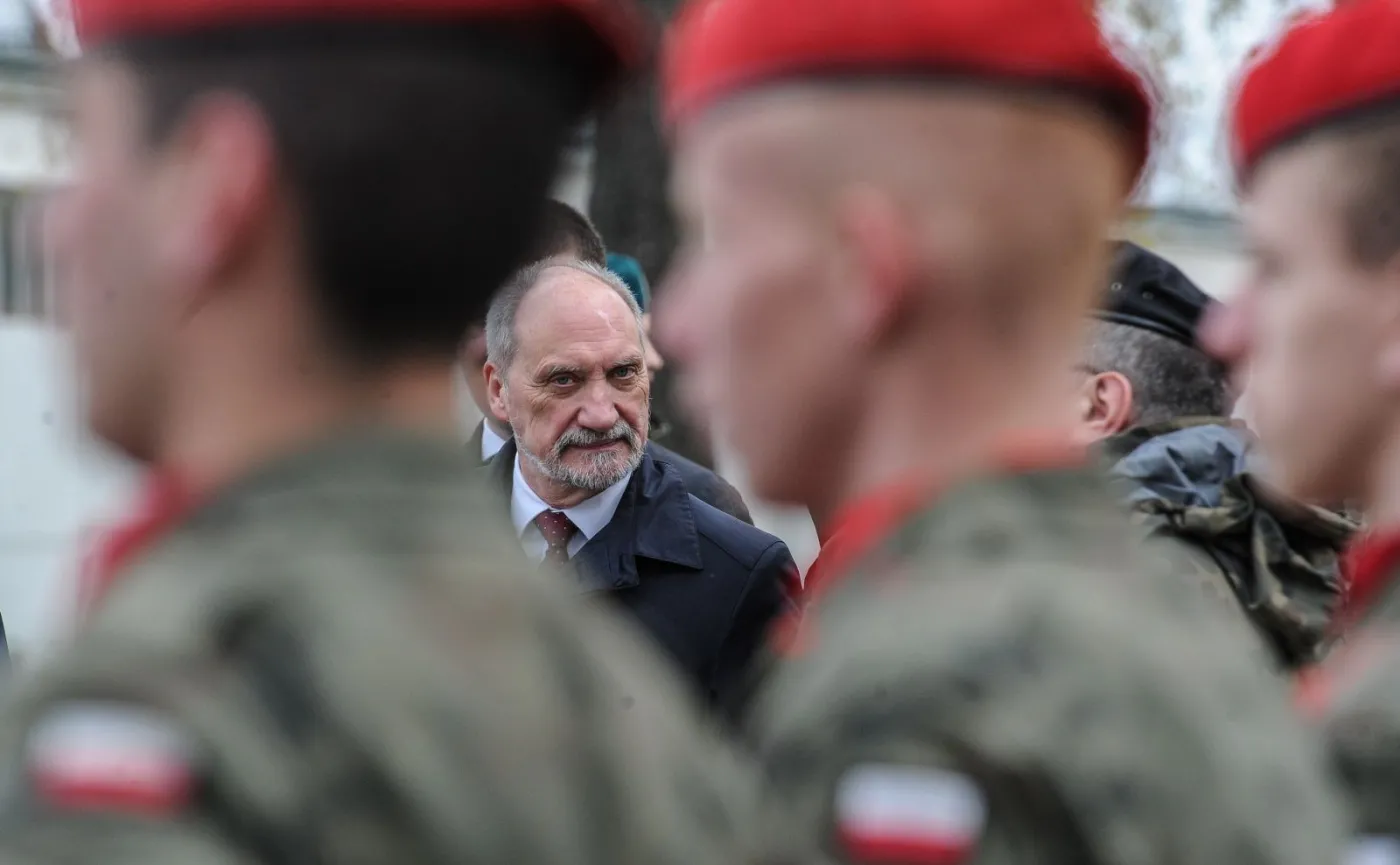 Antoni Macierewicz obserwował szkolenie kadetów z klas mundurowych w Warszawie