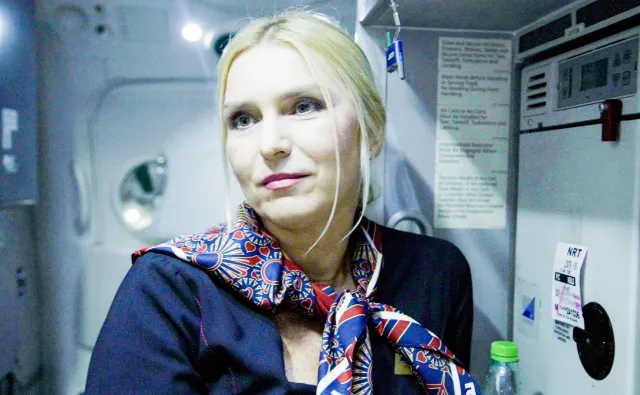 Stewardessa LOT o klaskaniu w samolocie, niekulturalnych pasażerach i krzywdzących stereotypach [ROZMOWA DZIENNIK.PL]