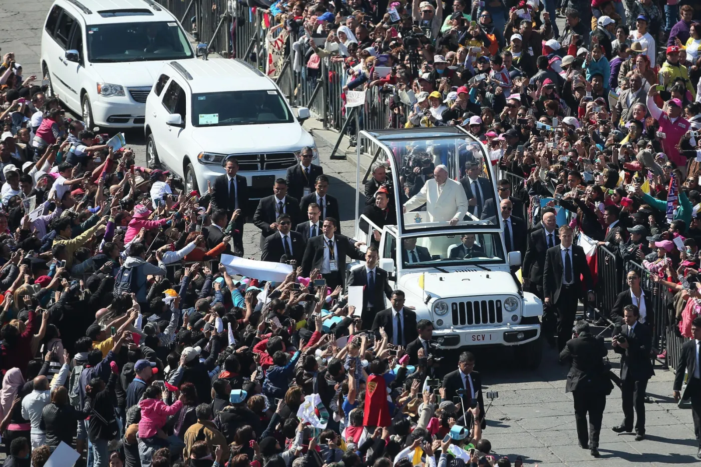 Papież Franciszek w Meksyku. Witają go tłumy