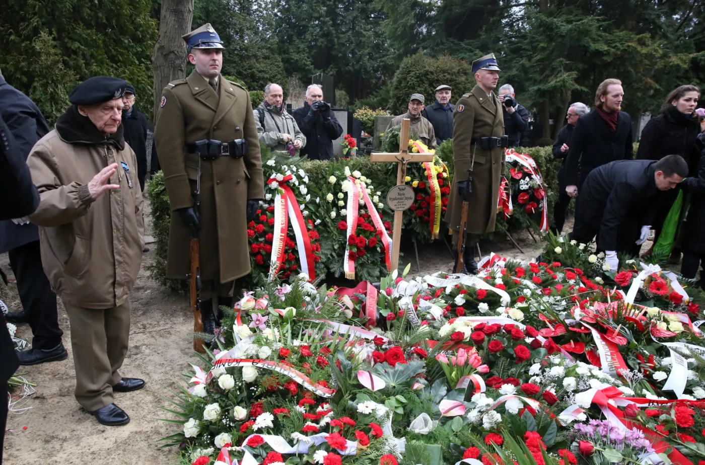 Ostatnie pożegnanie "Kamy", legendarnej łączniczki batalionu Parasol