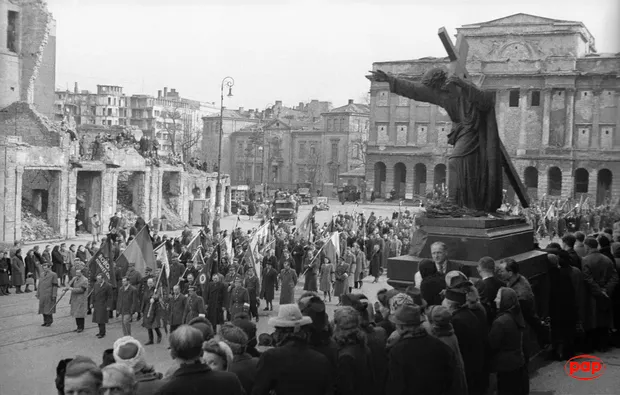 8746434-warszawa-4-stycznia-1947-fot.png