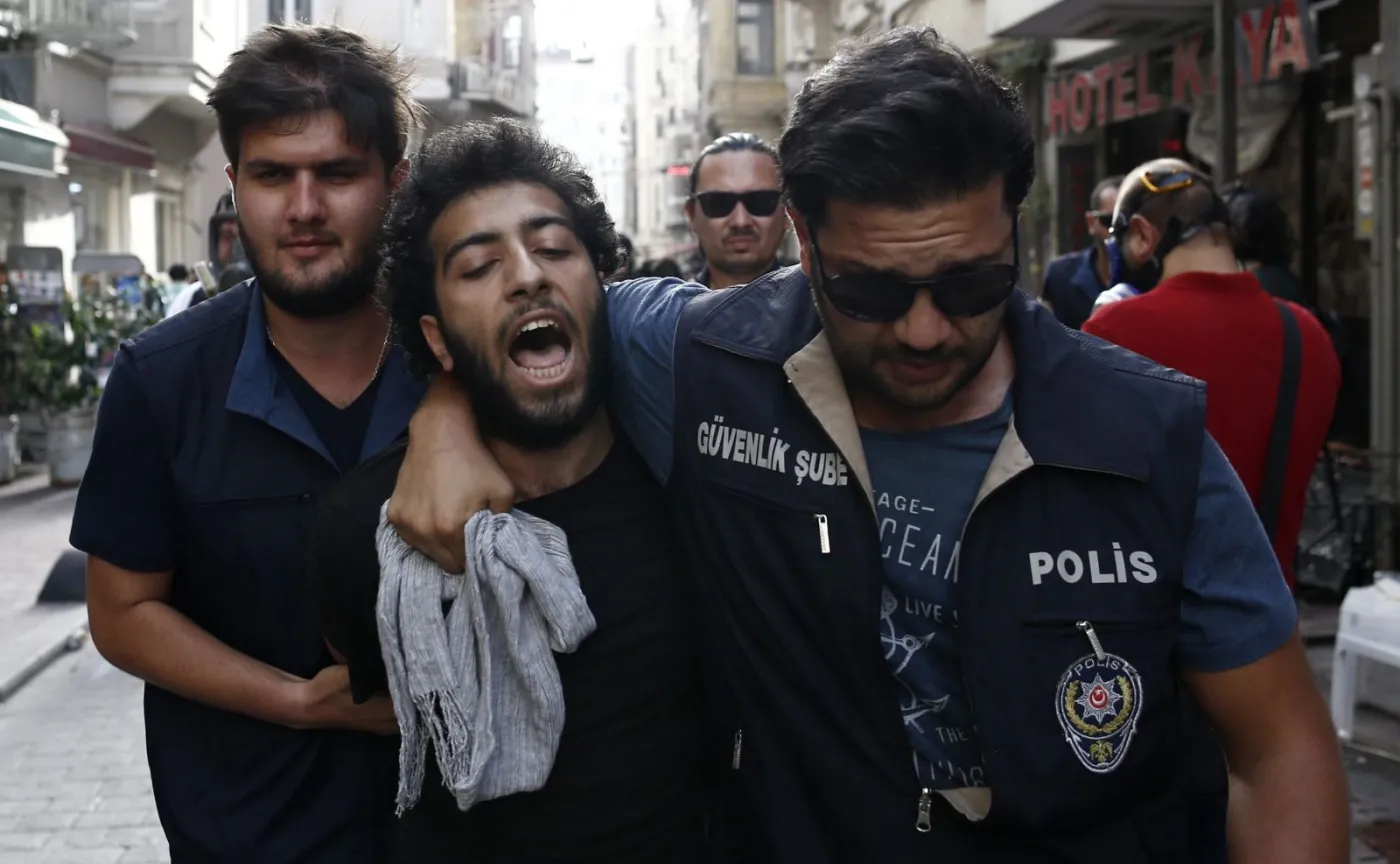 Turecka policja potraktowała homoseksualistów gazem łzawiącym [ZDJĘCIA]