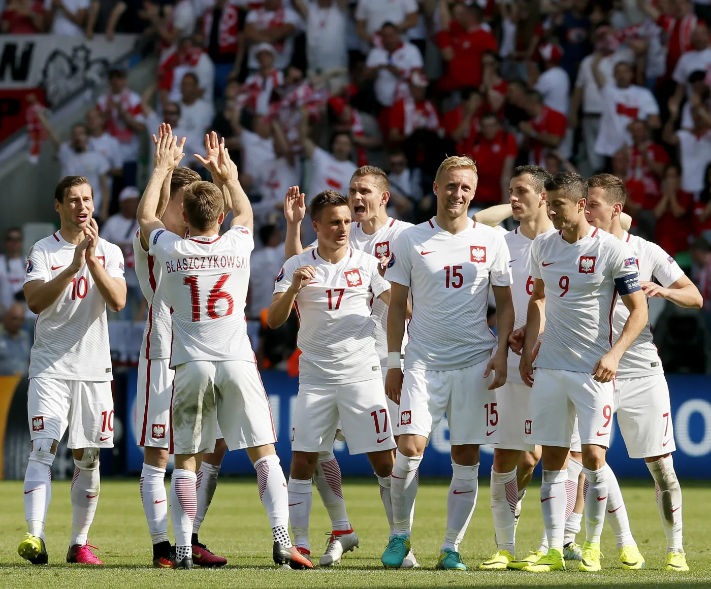 Polscy piłkarze po awansie do ćwierćfinału Euro 2016: Nikt za nas nie musi się wstydzić