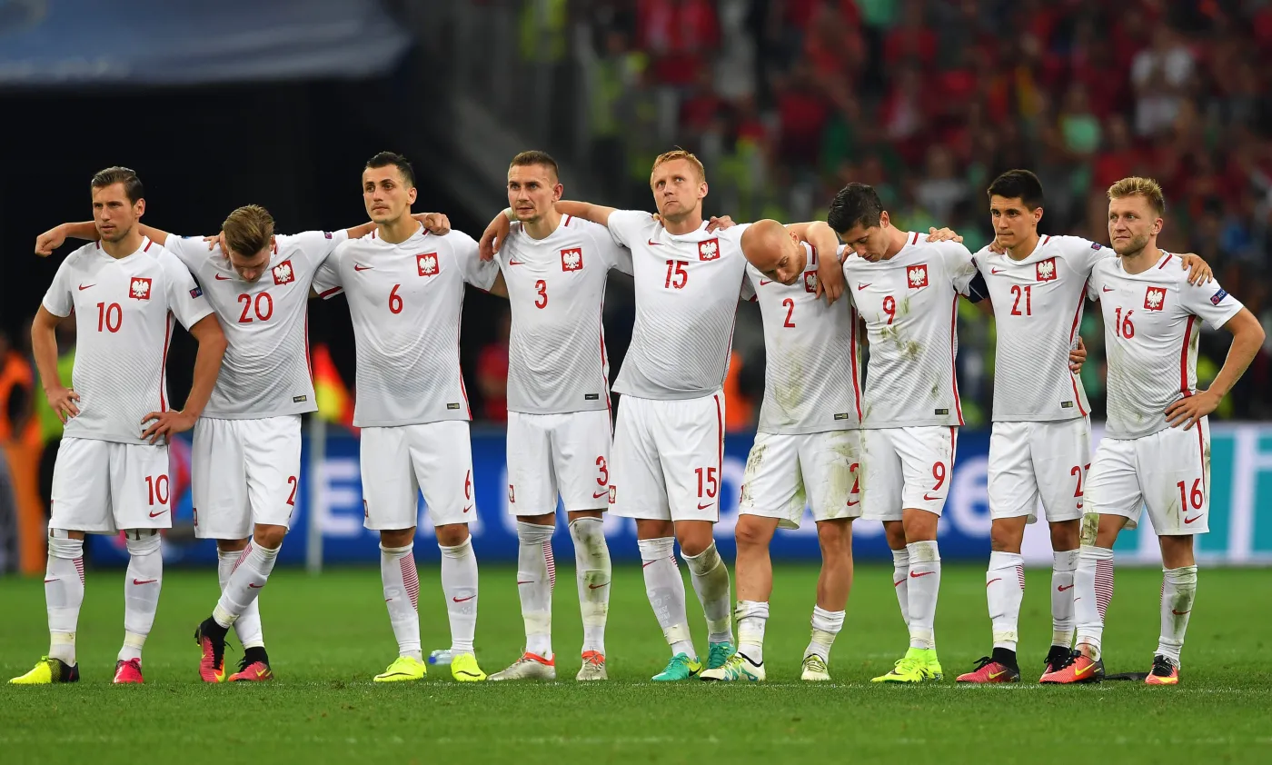 Polscy piłkarze dziś wracją do kraju. Około godz. 15.00 wylądują na Okęciu