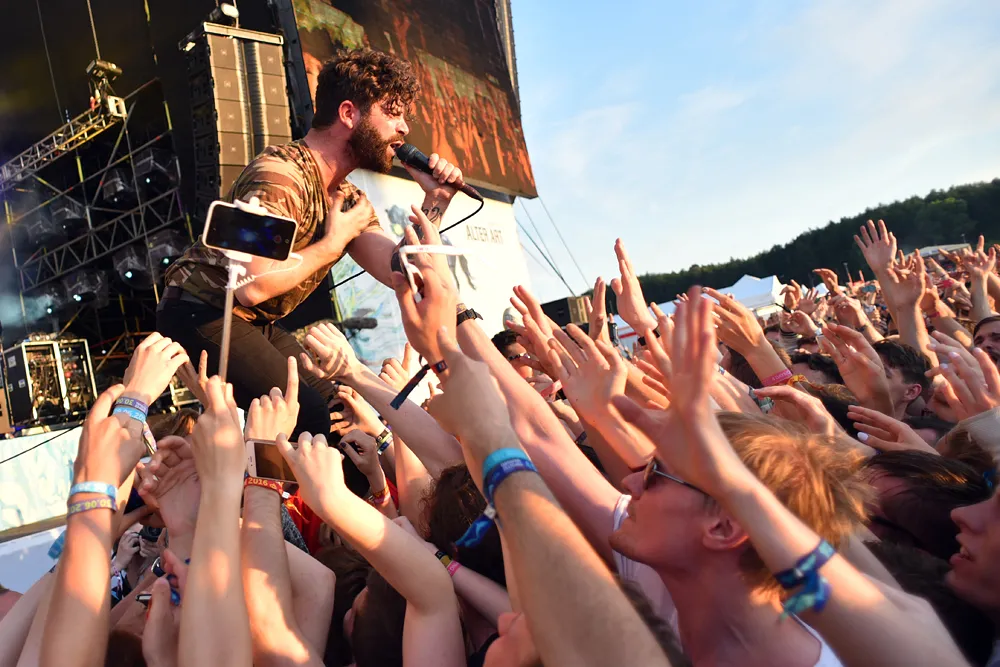 9240423-open-er-festival-2016-foals.jpg
