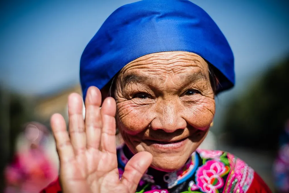 9254051-kobieta-z-plemienia-yi-chiny.jpg