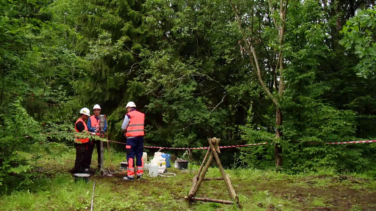 "Trzeba dokładniej przeskanować bunkier". W Mamerkach będą nadal szukać bursztynowej komnaty