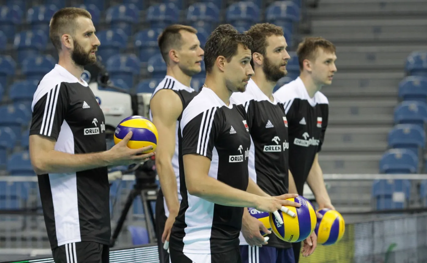 Reprezentanci Polski (od lewej): Marcin Możdżonek, Bartosz Kurek, Mateusz Mika, Fabian Drzyzga i Mateusz Bieniek podczas treningu w Tauron Arenie Kraków