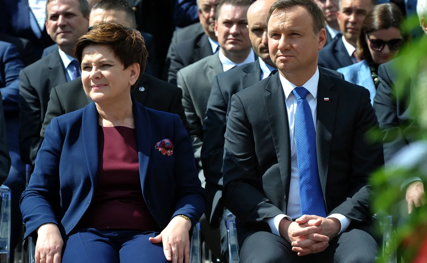 Spadają notowania rządu, premier Szydło i prezydenta Dudy. SONDAŻ TNS Polska