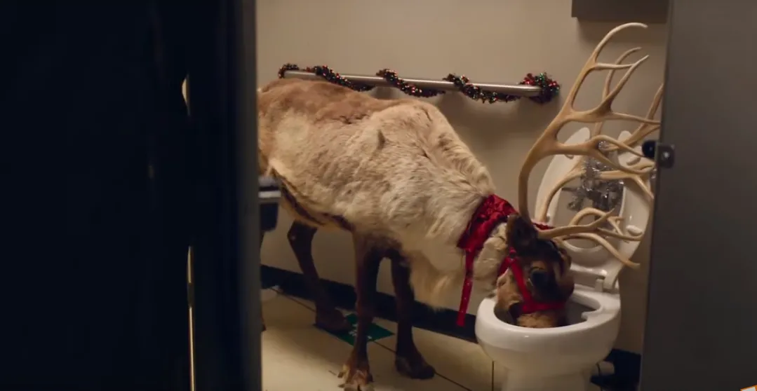 Kadr z filmu "Office Christmas Party!"