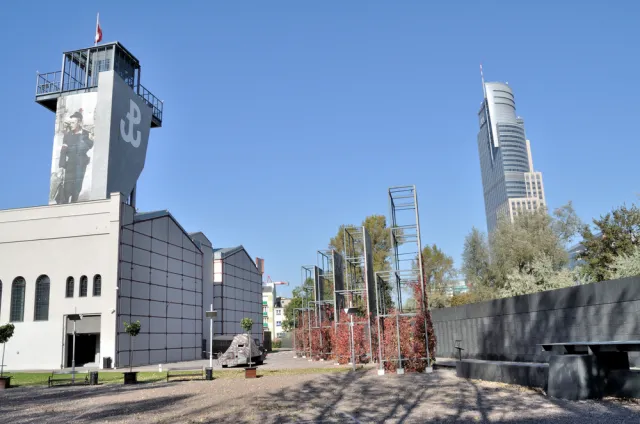 Warszawa miała pomóc powstańcom. Inicjatywa została przekreślona przez PO, mającą w radzie większość