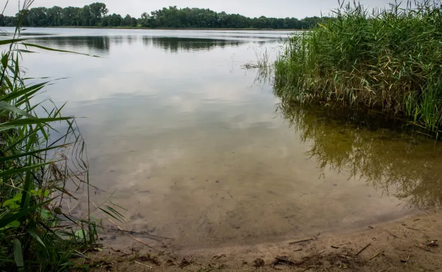 Z jeziora wyłowiono ciała dwóch młodych kobiet. Dwie osoby z zarzutami zabójstwa