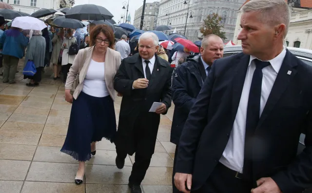 Kaczyński wejdzie do rządu i zastąpi Szydło? "Sytuacja się skomplikowała..."
