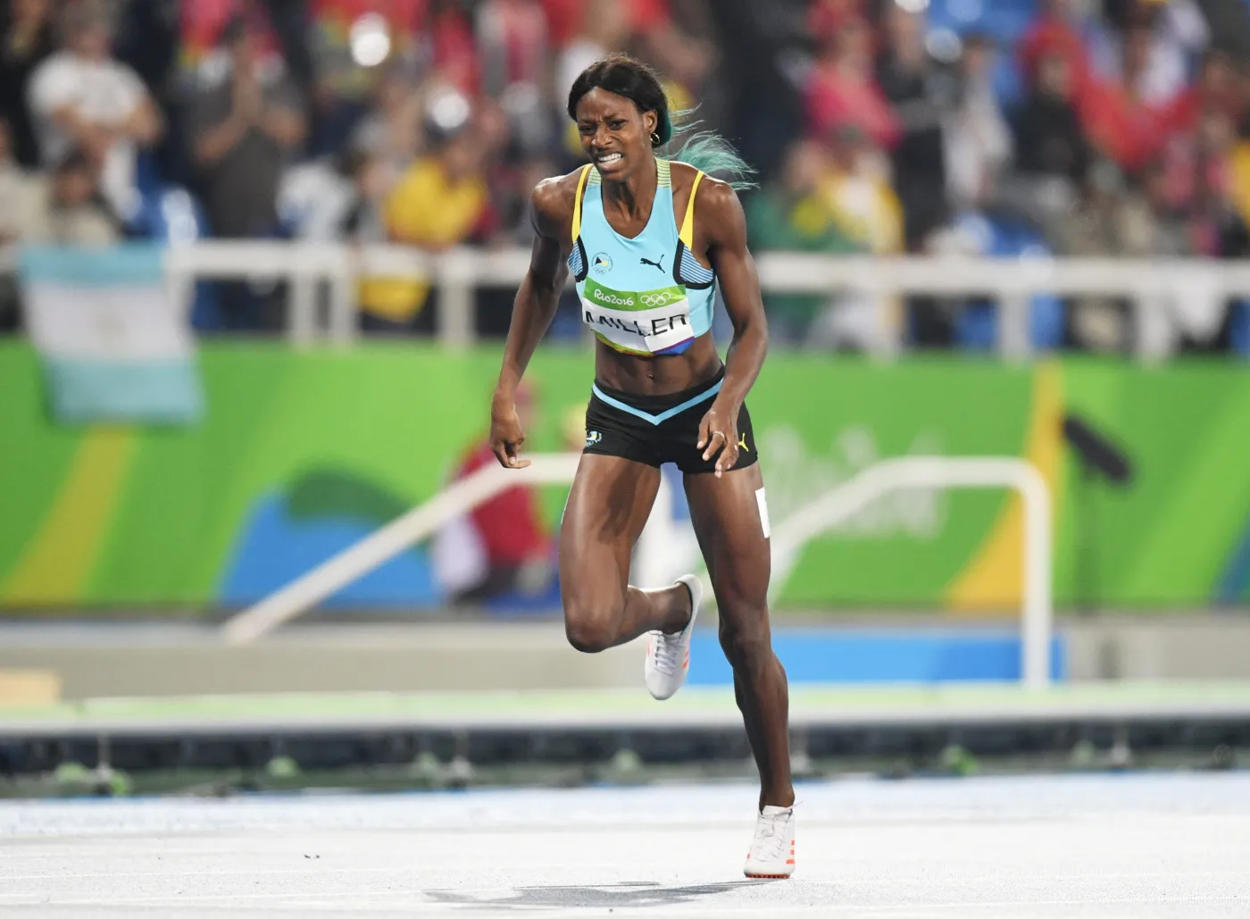 9368686-shaunae-miller-rzucila-sie-na.jpg