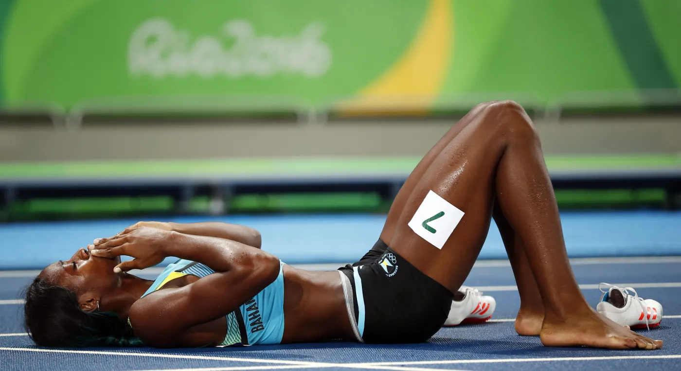 9368814-shaunae-miller-rzucila-sie-na.jpg