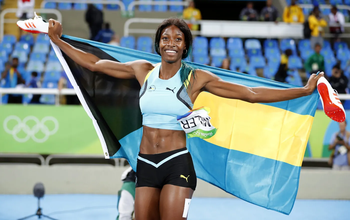 9368846-shaunae-miller-rzucila-sie-na.jpg
