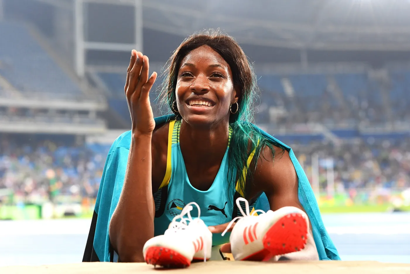 9368878-shaunae-miller-rzucila-sie-na.jpg