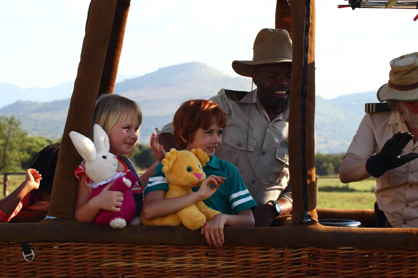 Kadr z filmu "Kacper i Emma na safari"