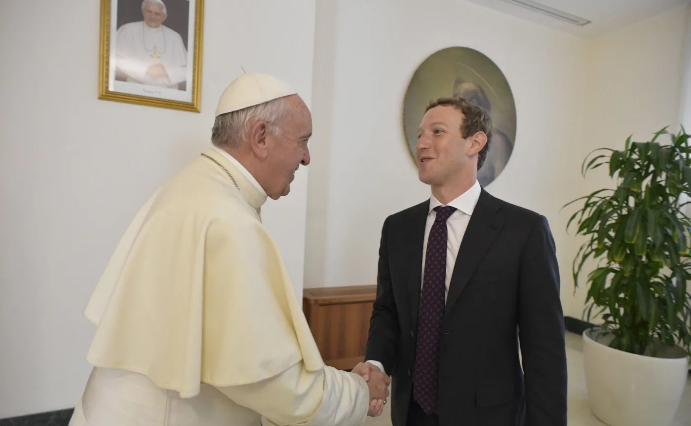 Papież Franciszek przyjął na audiencji Marka Zuckerberga i jego żonę Priscillę Chan