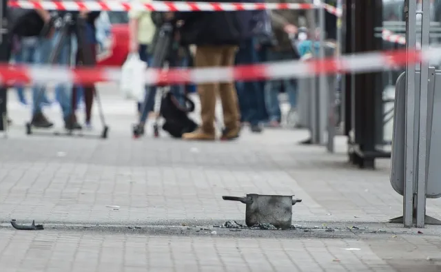Ładunek domowej roboty we wrocławskim autobusie. Kierowca wyniósł pakunek, na przystanku nastąpiła eksplozja