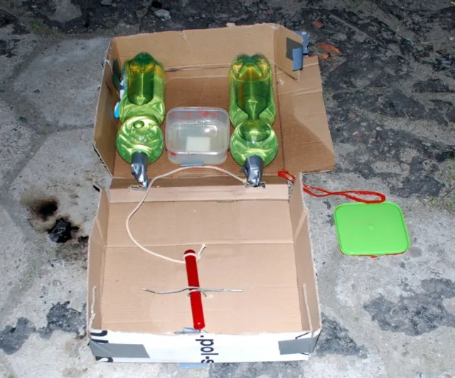 Takie bomby podłożyli pod radiowozy. Udaremniono zamach na jednostkę policji w Warszawie