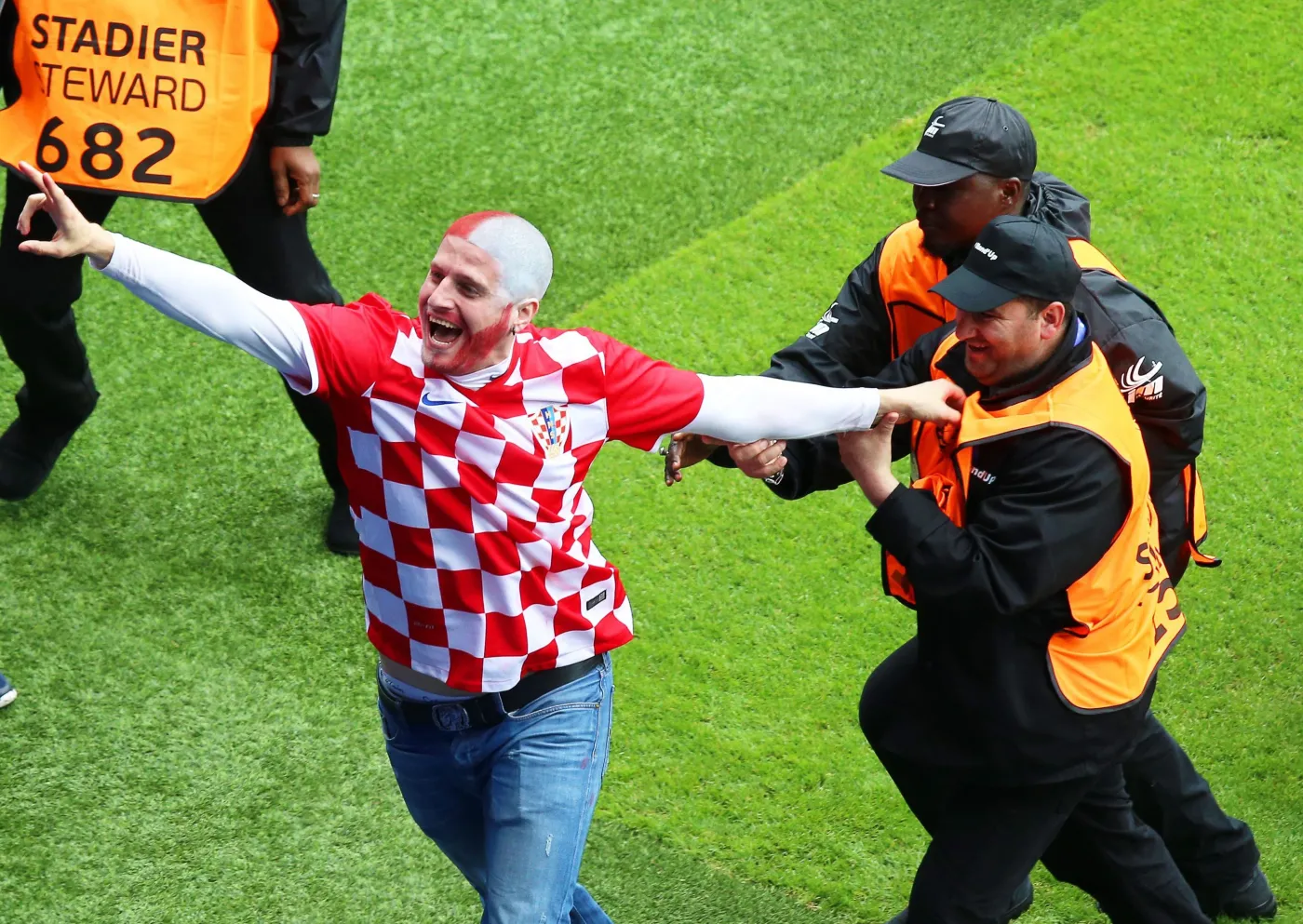 Przez tego kibica Chorwaci mogą mieć poważne problemy. UEFA wszczęła postępowanie