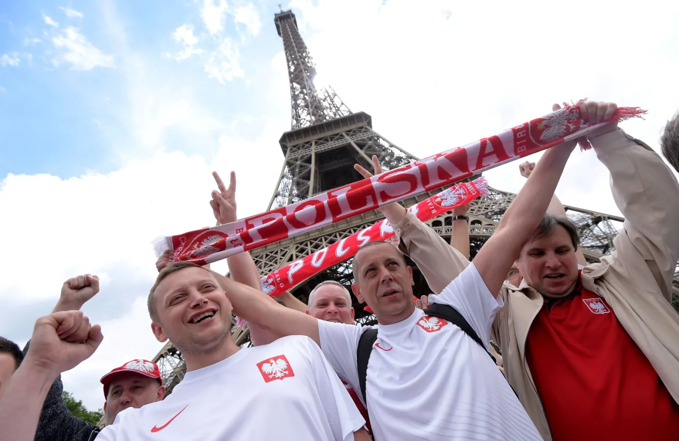 Najazd polskich kibiców na Paryż. W okolicach Stade de France jest już biało-czerwono