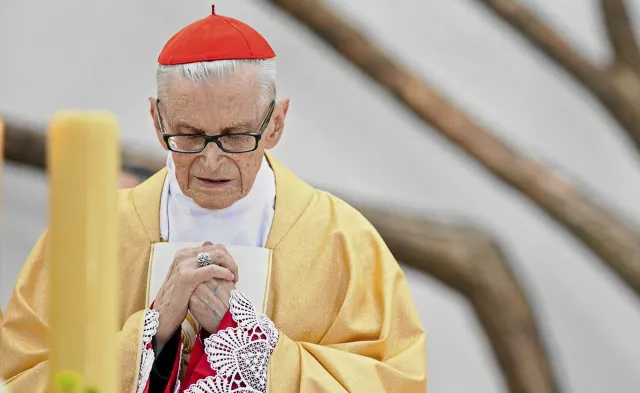 Kardynał Macharski w szpitalu. "Jego stan jest bardzo poważny"
