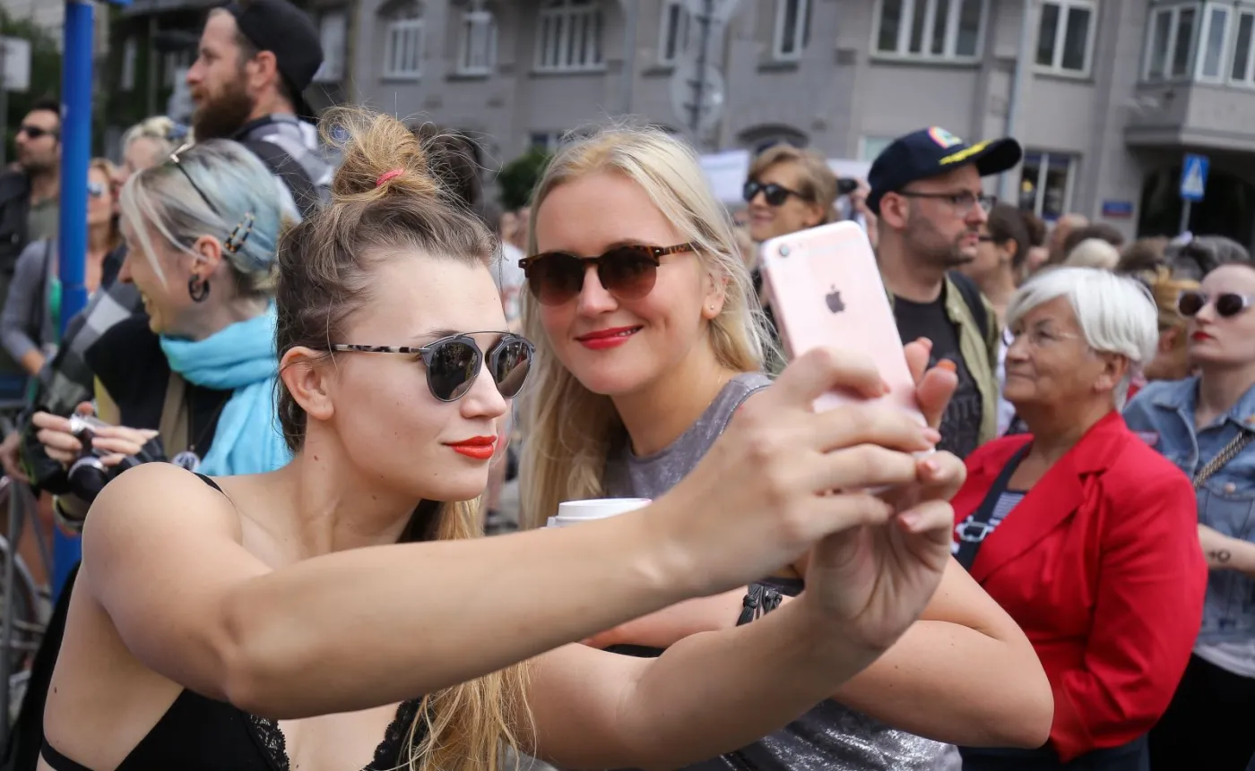 Marsz Godności - Protest Kobiet w Warszawie