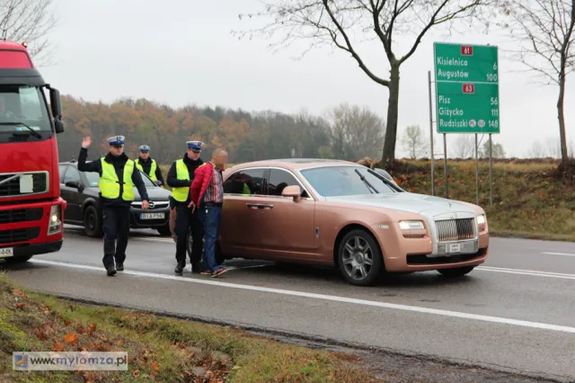 Różowy rolls-royce z Dubaju uciekał przed polską policją [MAMY ZDJĘCIA]