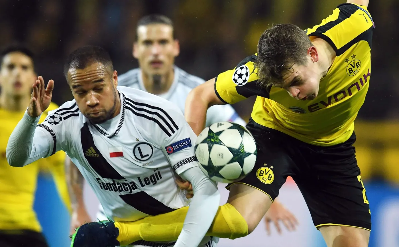 9637471-legia-gra-z-borussia-dortmund.jpg