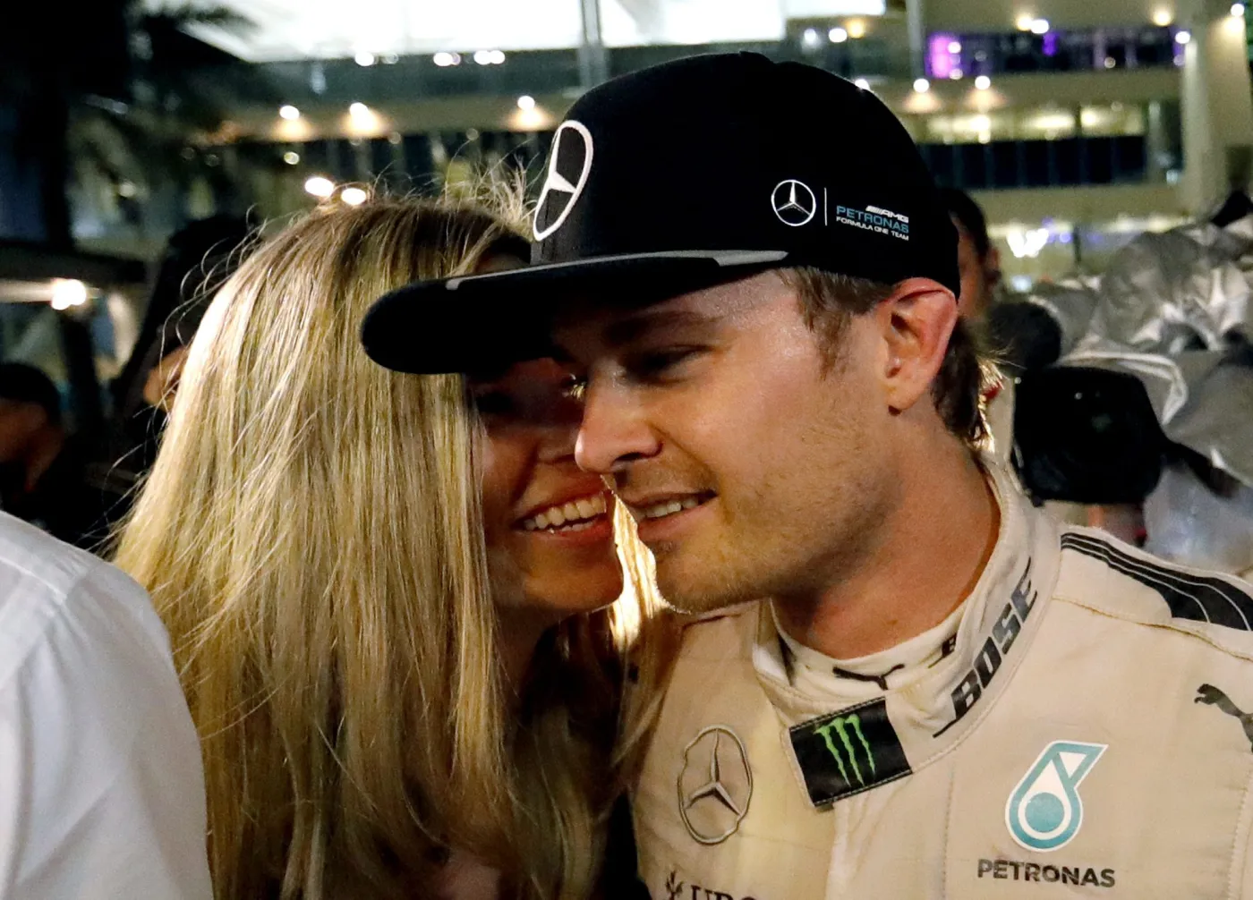 9650456-nico-rosberg-cieszy-sie-razem.jpg