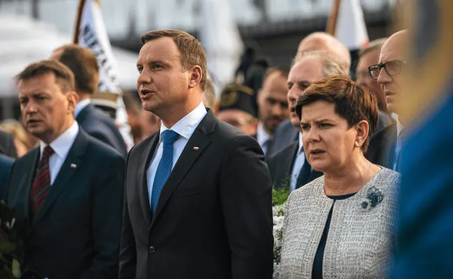 Polacy najbardziej ufają prezydentowi, premier i liderowi Kukiz'15. A kto nie wzbudza zaufania? SONDAŻ CBOS