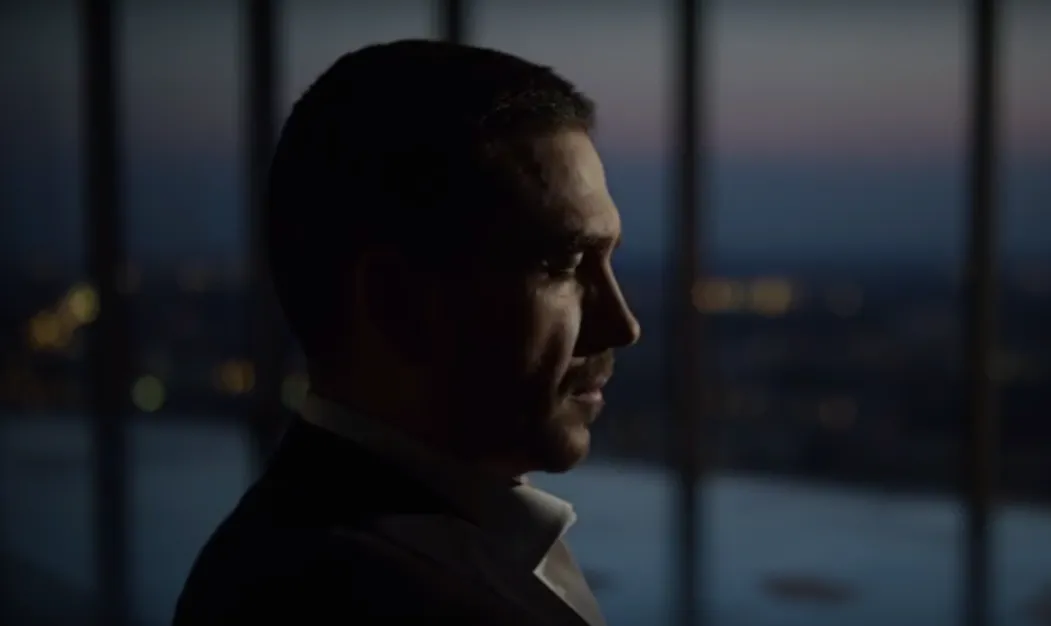 Marcin Dorociński w teledysku "Błysk" zespołu Hey