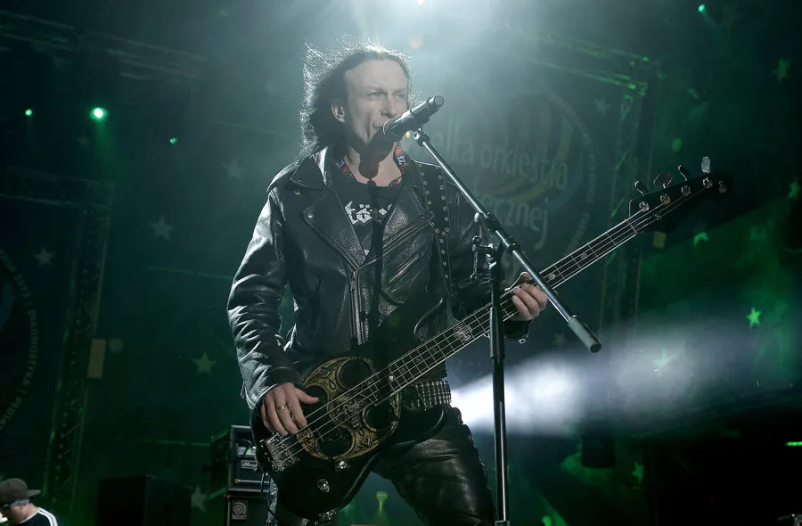 Acid Drinkers - płytę "Peep Show" promouje "Become a Bitch"