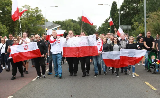 Co się stało z tymi kulturalnymi Anglikami? Nakręca się spirala nienawiści