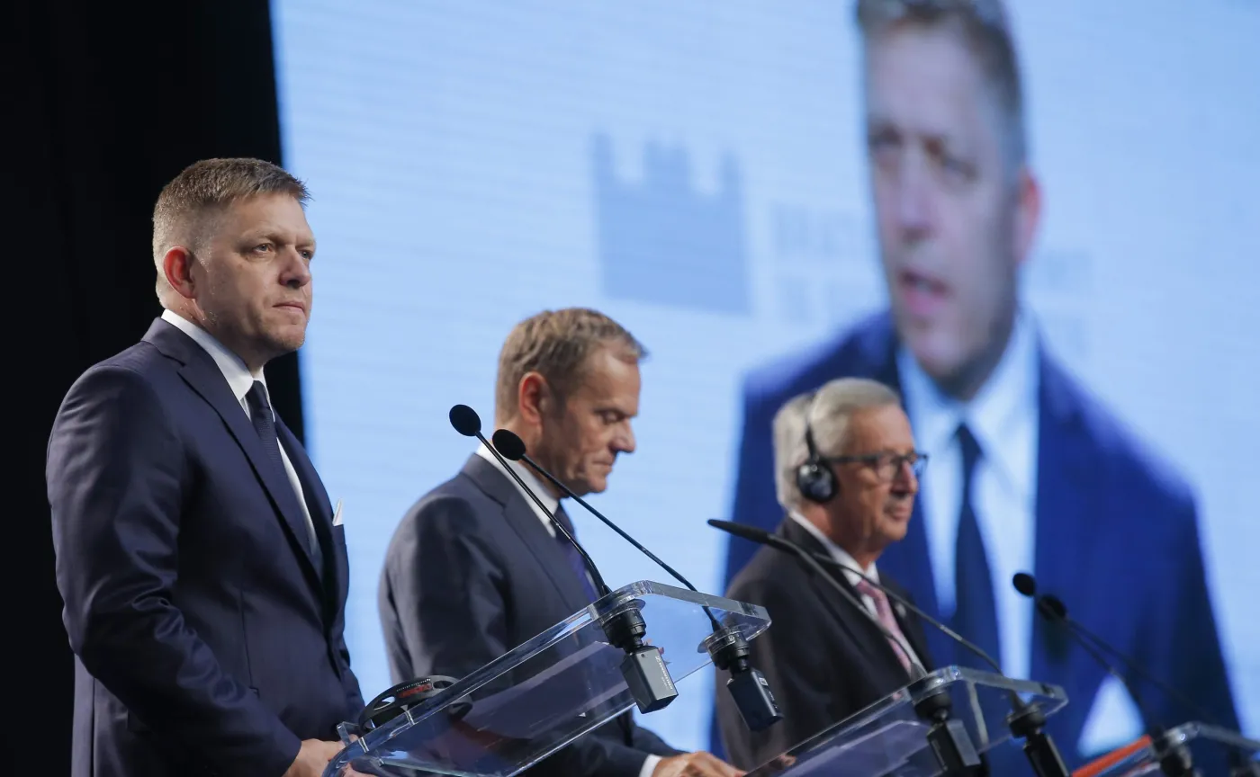 Premier Słowacji Robert Fico, szef Rady Europejskiej Donald Tusk i przewodniczący Komisji Europejskiej Jean-Claude Juncker