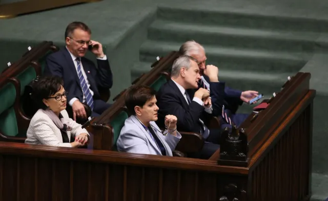 Spadła liczba zwolenników rządu Beaty Szydło. NAJNOWSZY SONDAŻ