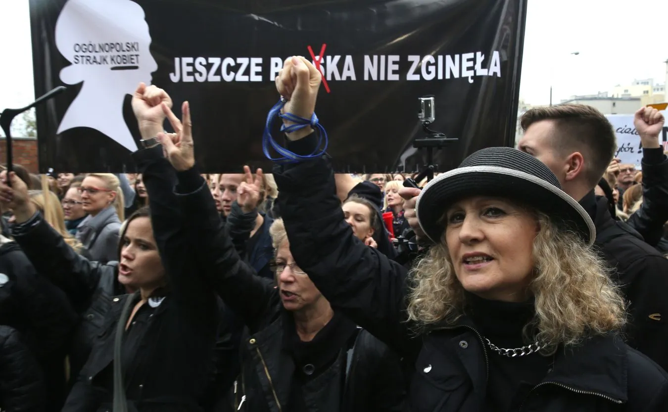 Czarny protest przed siedzibą PiS