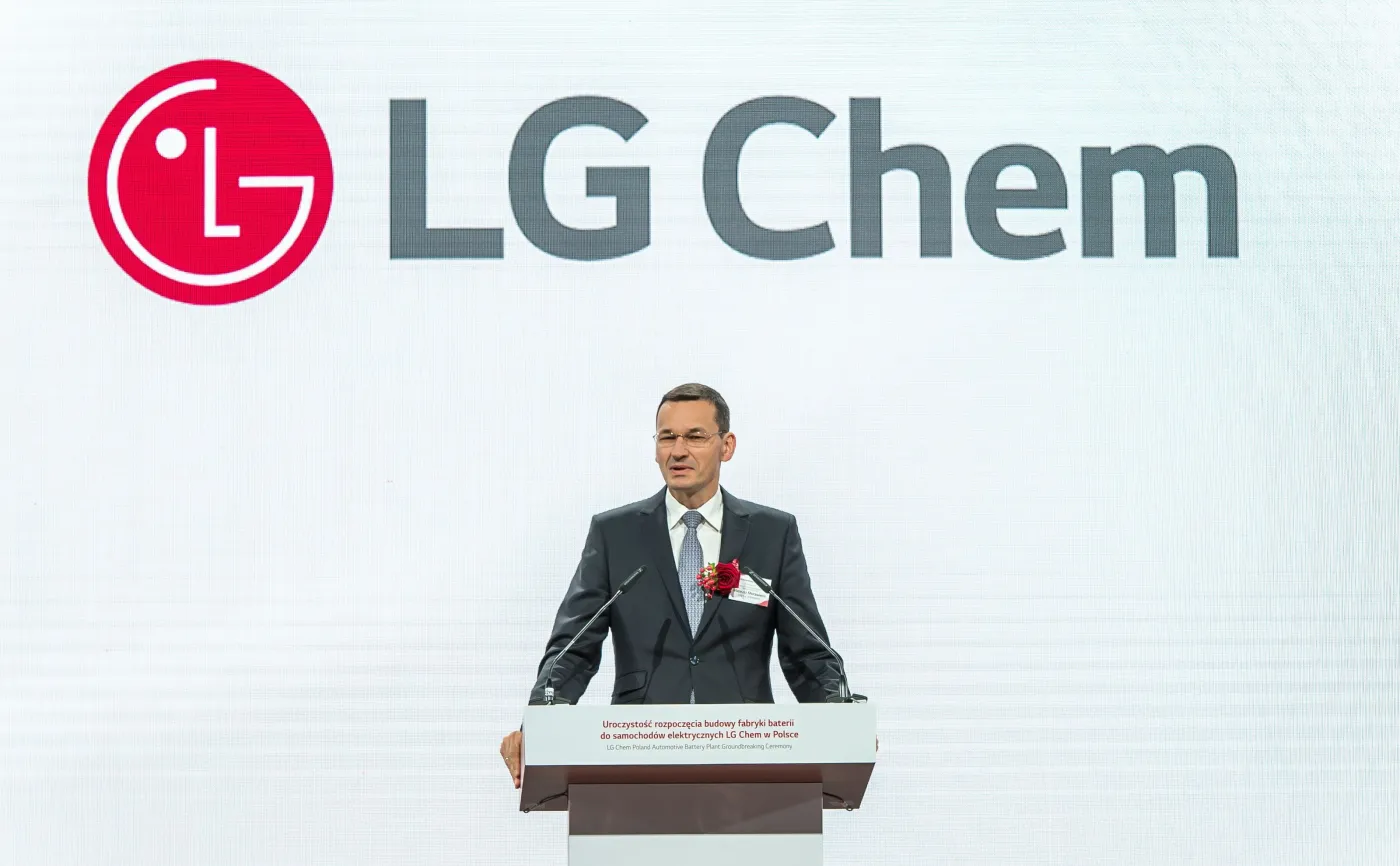 Wicepremier, minister finansów i rozwoju Mateusz Morawiecki podczas uroczystości rozpoczęcia budowy fabryki baterii do samochodów elektrycznych LG Chem Energy w Biskupicach Podgórnych pod Wrocławiem