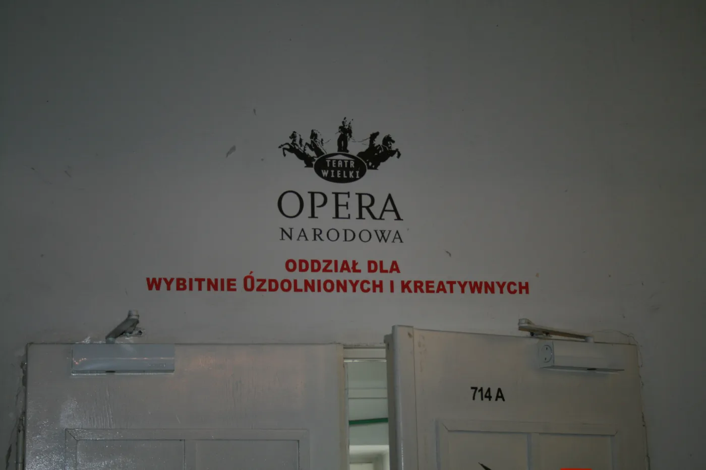 9553616-na-zapleczu-teatru-wielkiego.jpg