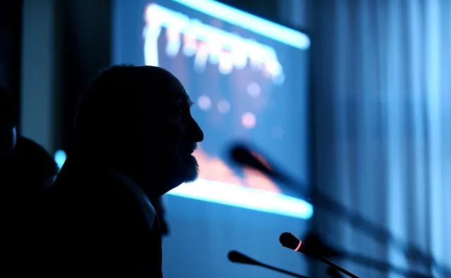 Antoni Macierewicz: Szczątki Tu-154 M odnaleziono co najmniej 60 metrów przed brzozą