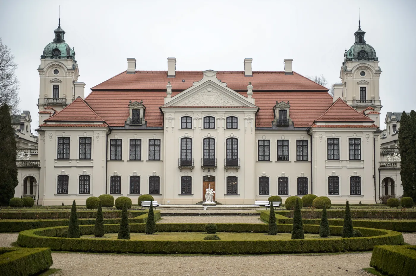 10004771-muzeum-zamoyskich-w-kozlowce.jpg