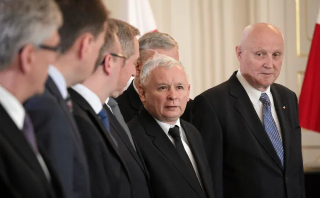 "Centralna rewolucja Jarosława Kaczyńskiego". Musi trwać i potrzebuje paliwa