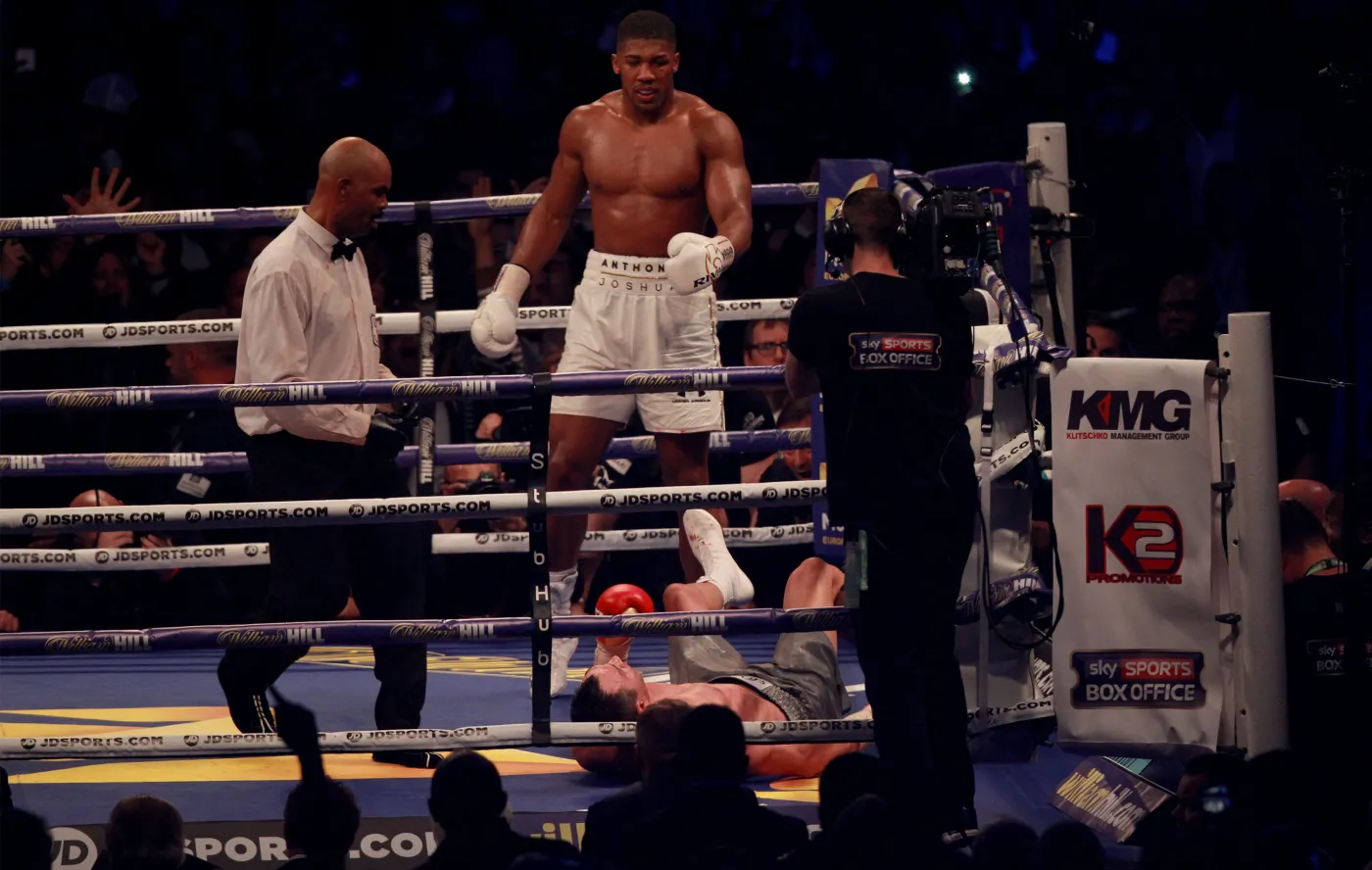 Joshua znokautował Kliczkę w walce gigantów. Brytyjczyk nowym mistrzem WBA, IBF i IBO