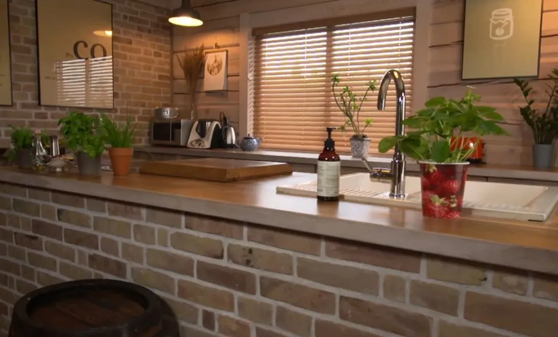 Skandynawska chata na Śląsku. Jak wykorzystać drewno i cegły do ozdobienia domu?