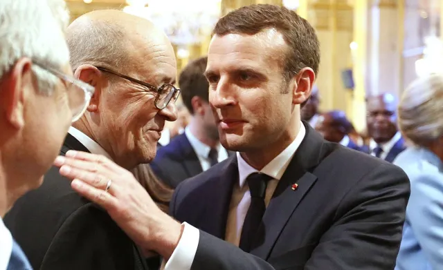 Macron powołał nowy rząd. Szefem MSZ Yves Le Drian, który krytykował Macierewicza w sprawie Caracali