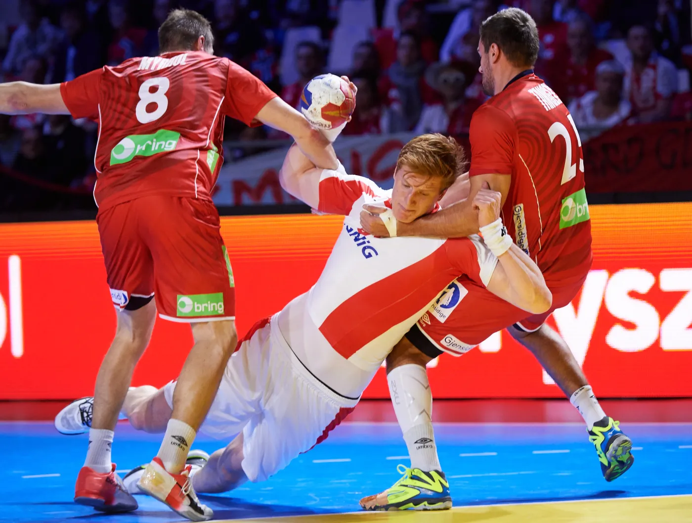 Tomasz Gębala (C) oraz Bjarne Myrhol (L) i Eivind Tangen (P) 