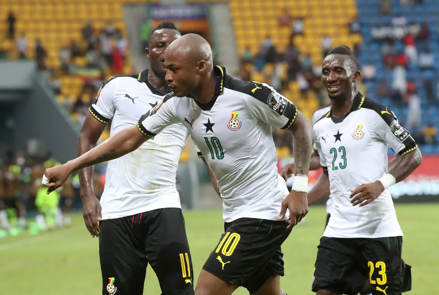 Piłkarze reprezentacji Ghany: Andre Ayew of Ghana, Wakaso Muburak i Harrison Afful